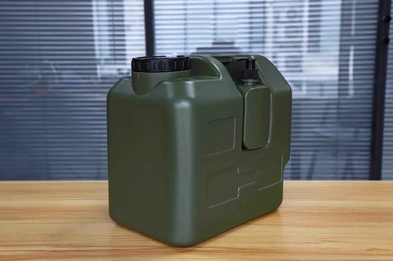 Tekrarlanan HDPE 5 galonluk su kovaları ve musluk hafif
